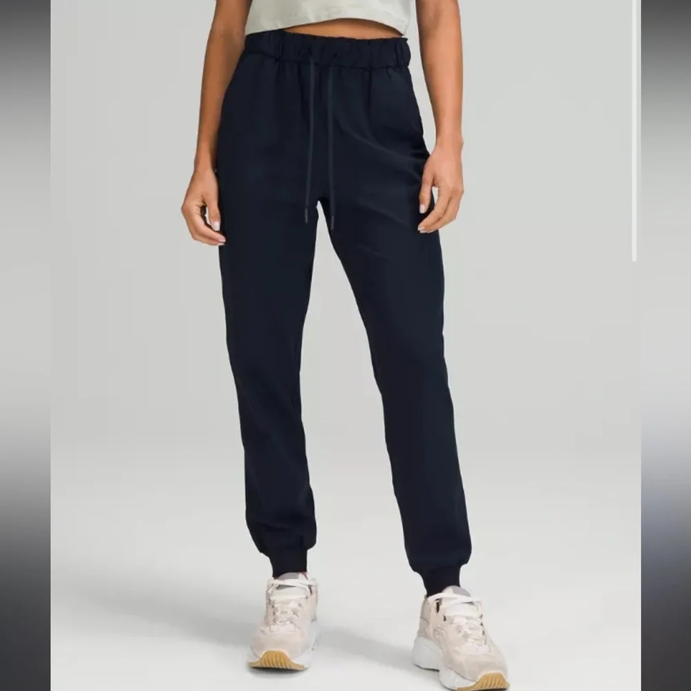 Lululemon Stretch High-Rise Jogger‎ Full Length in Navy Blue Size 2